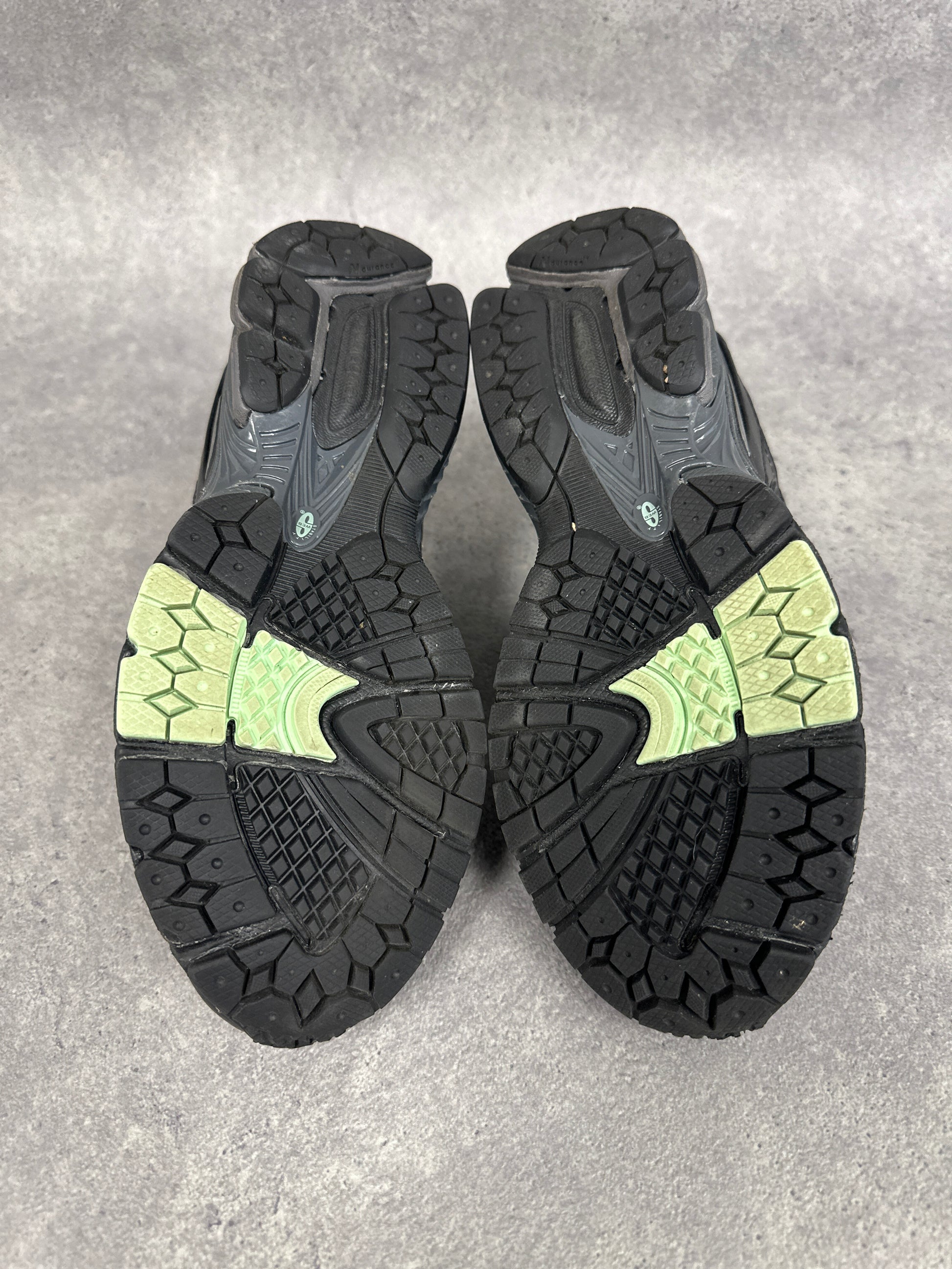 New Balance 2002R Trainers Black Grey Mint Womens UK5