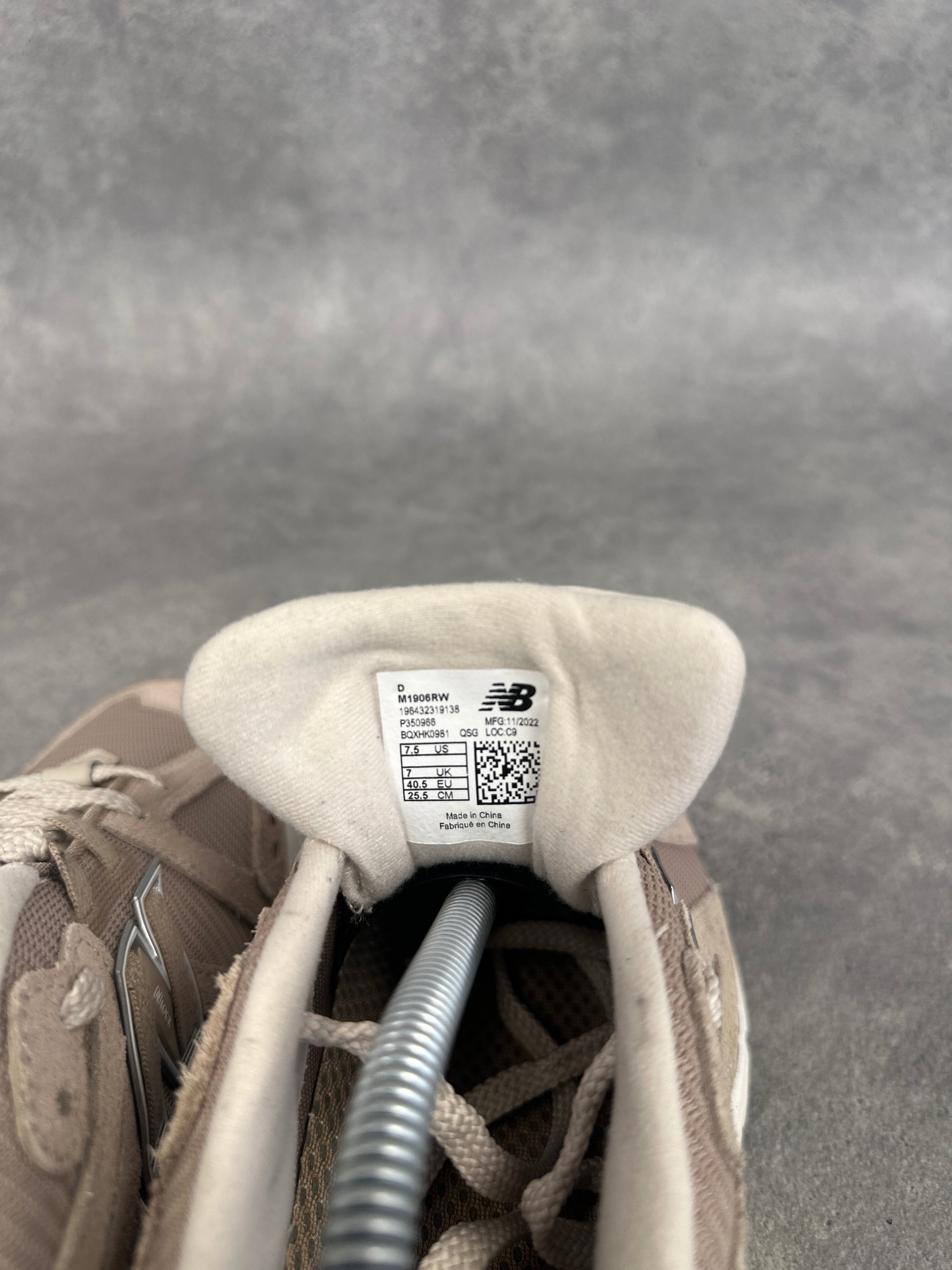 New Balance 2002R Sneakers UK 7 Beige Cream Grey