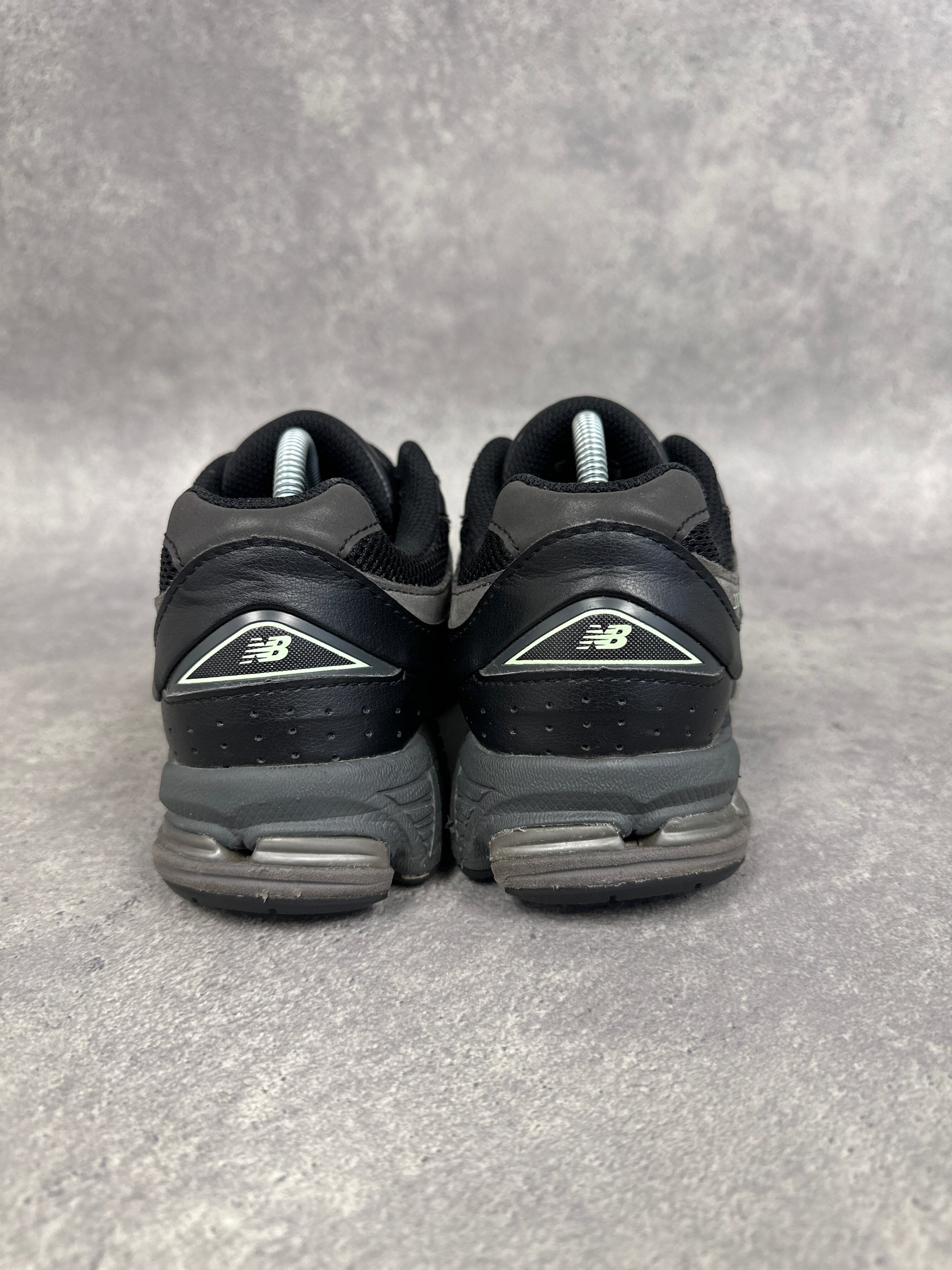 New Balance 2002R Trainers Black Grey Mint Womens UK5