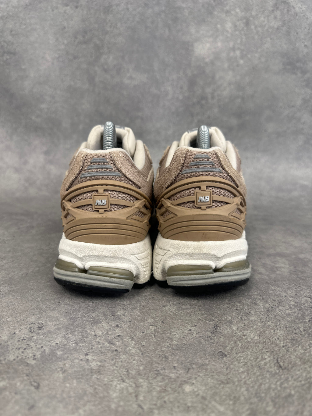 New Balance 2002R Sneakers UK 7 Beige Cream Grey
