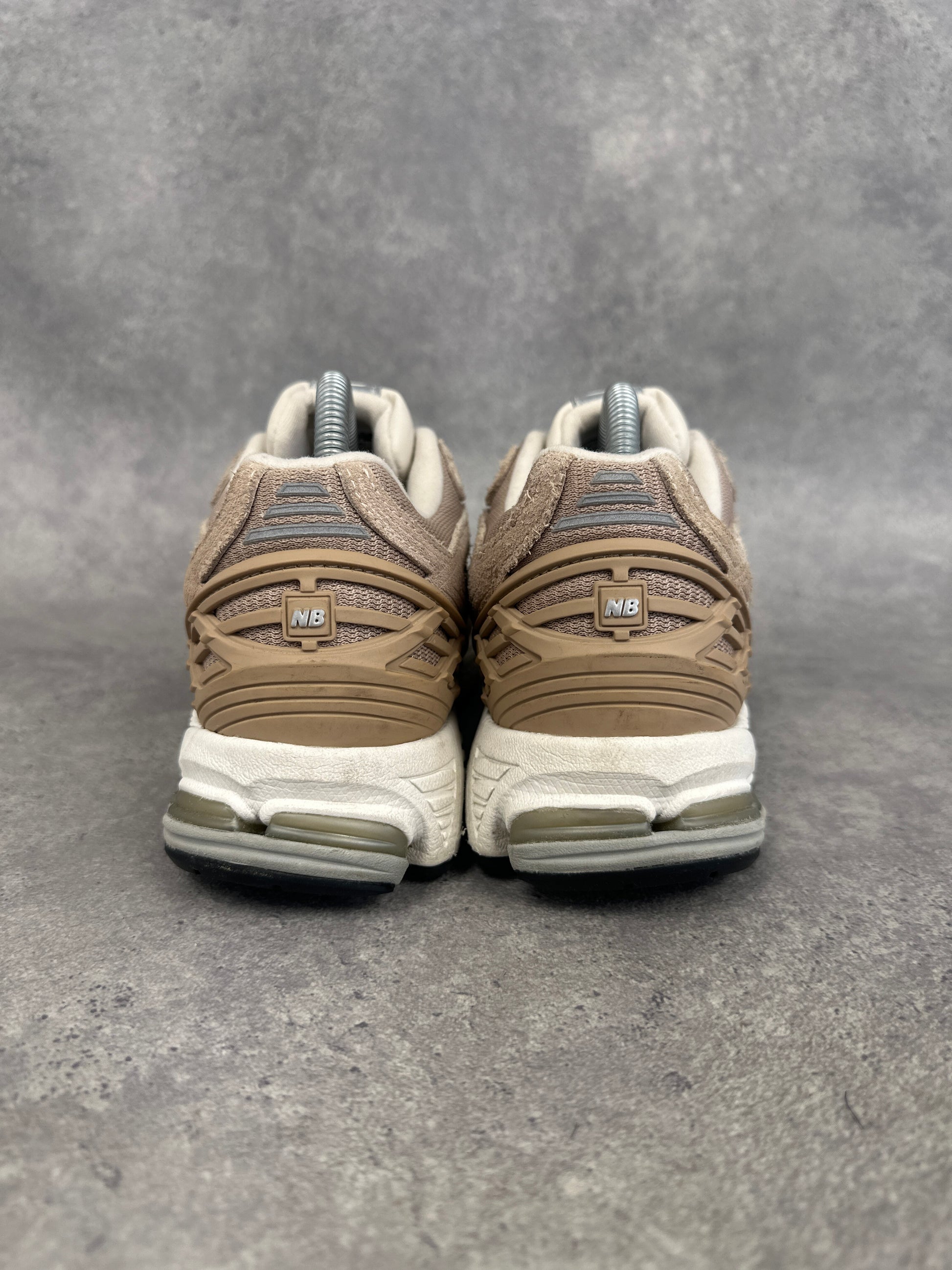 New Balance 2002R Sneakers UK 7 Beige Cream Grey