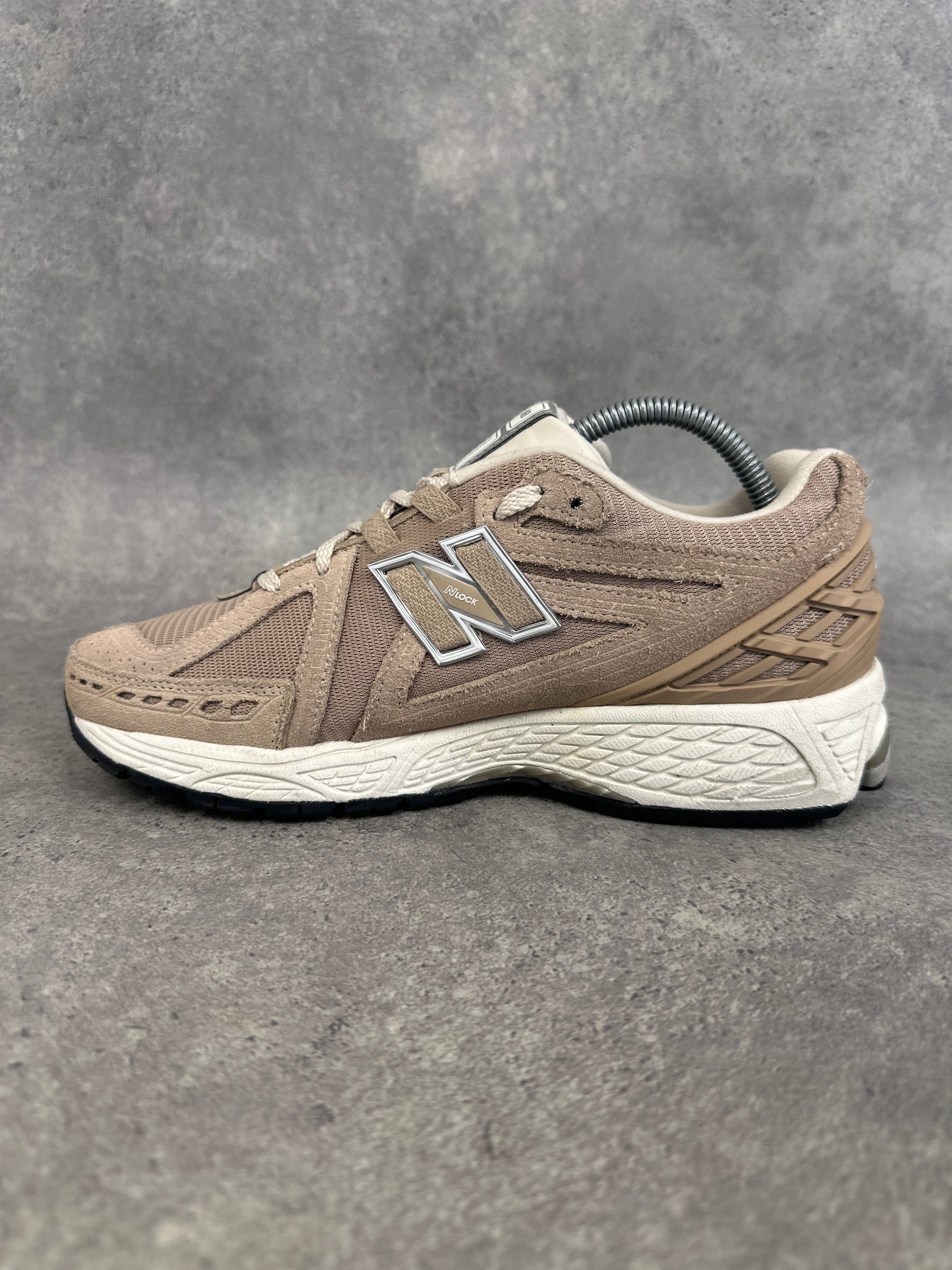 New Balance 2002R Sneakers UK 7 Beige Cream Grey