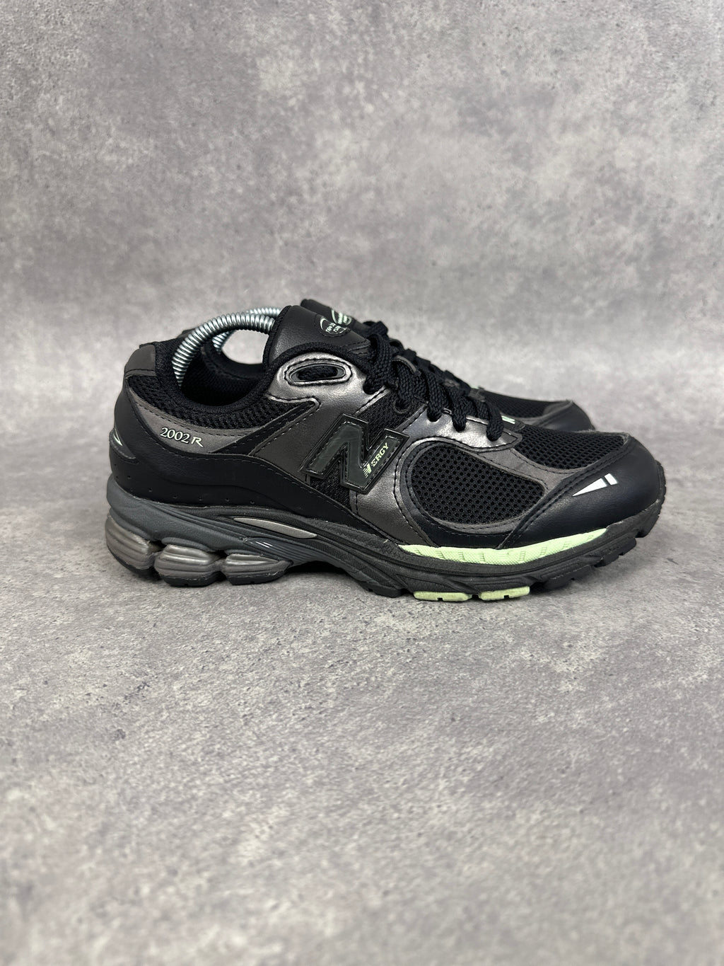 New Balance 2002R Trainers Black Grey Mint Womens UK5