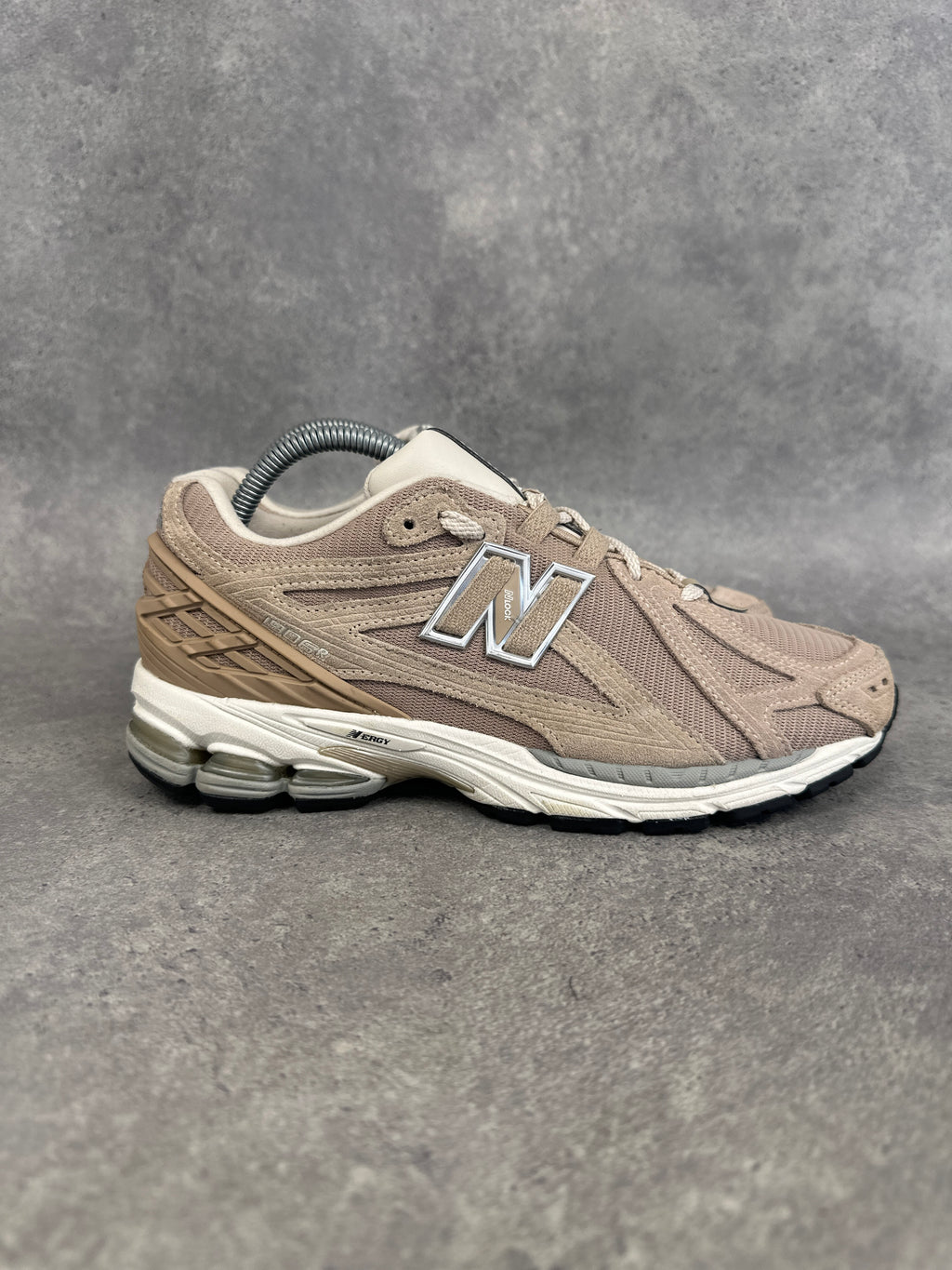 New Balance 2002R Sneakers UK 7 Beige Cream Grey