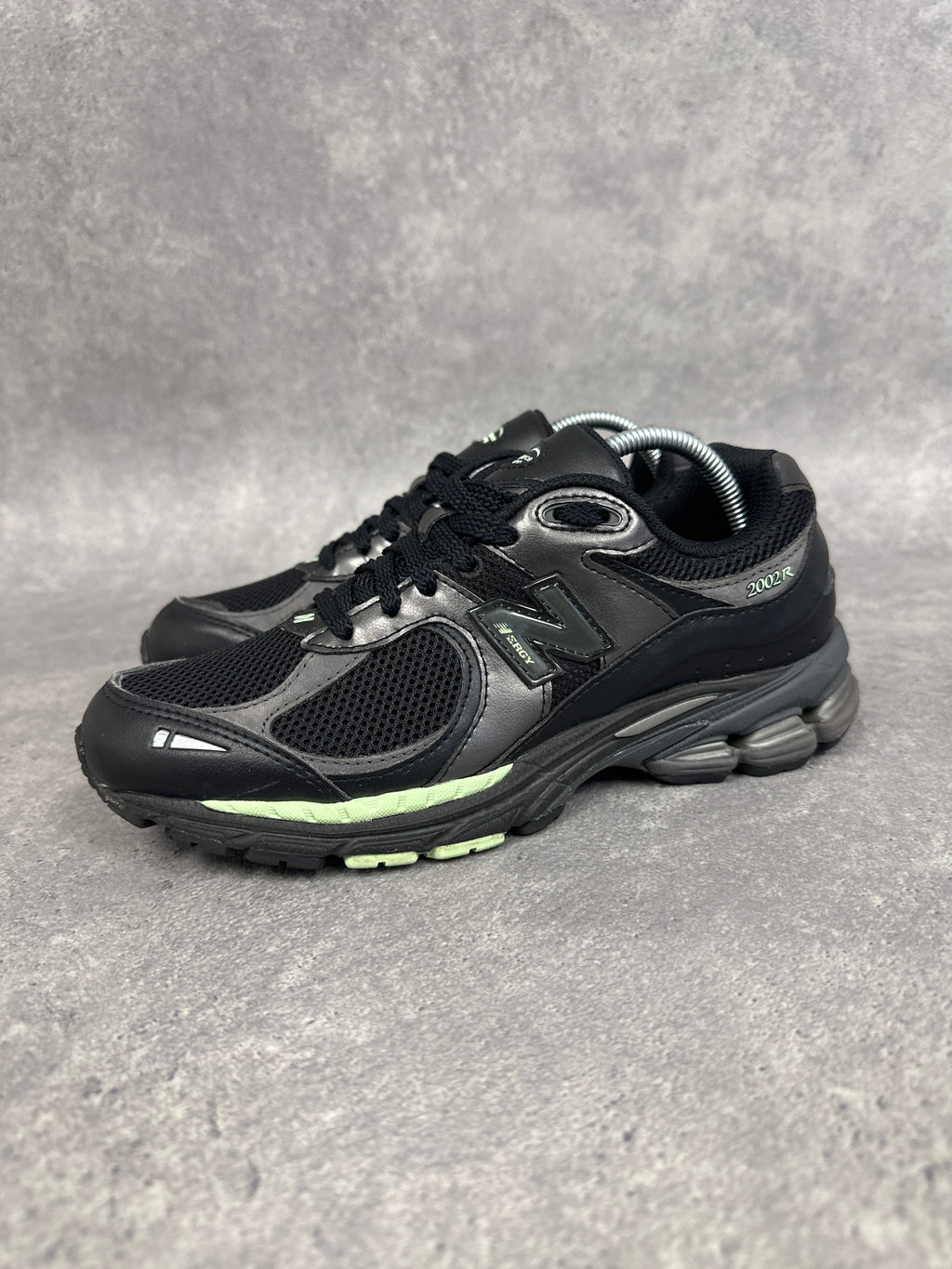 New Balance 2002R Trainers Black Grey Mint Womens UK5