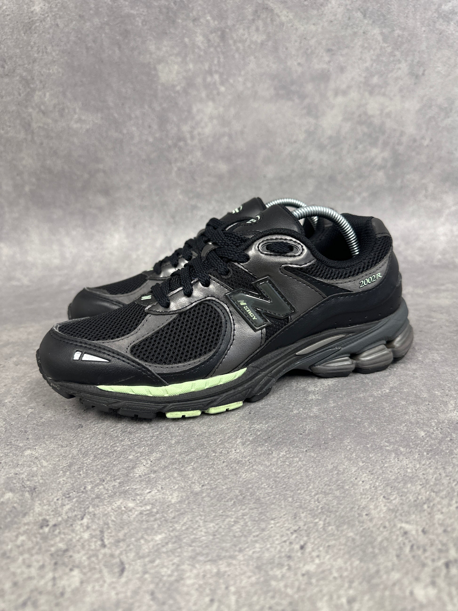 New Balance 2002R Trainers Black Grey Mint Womens UK5