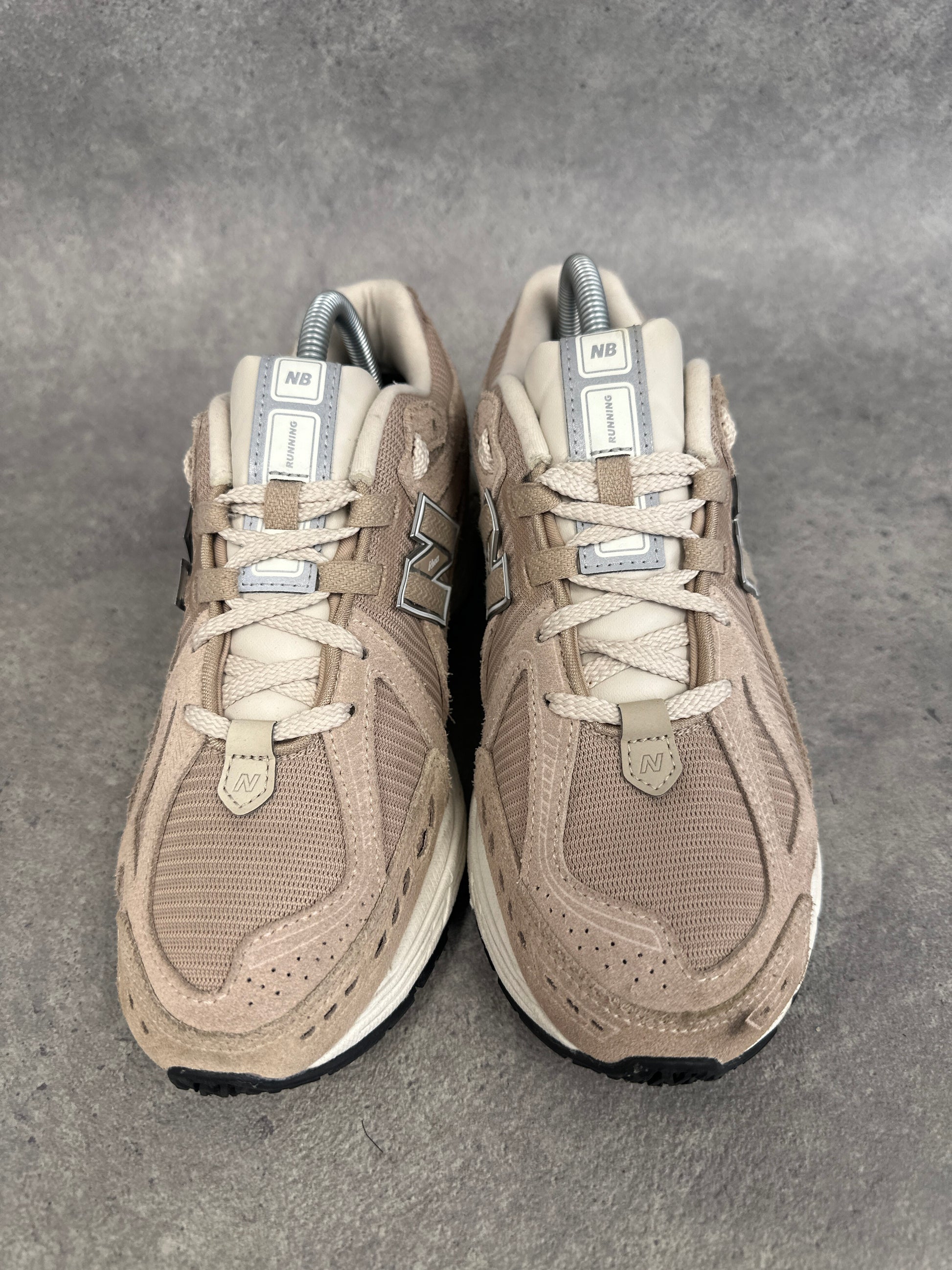 New Balance 2002R Sneakers UK 7 Beige Cream Grey