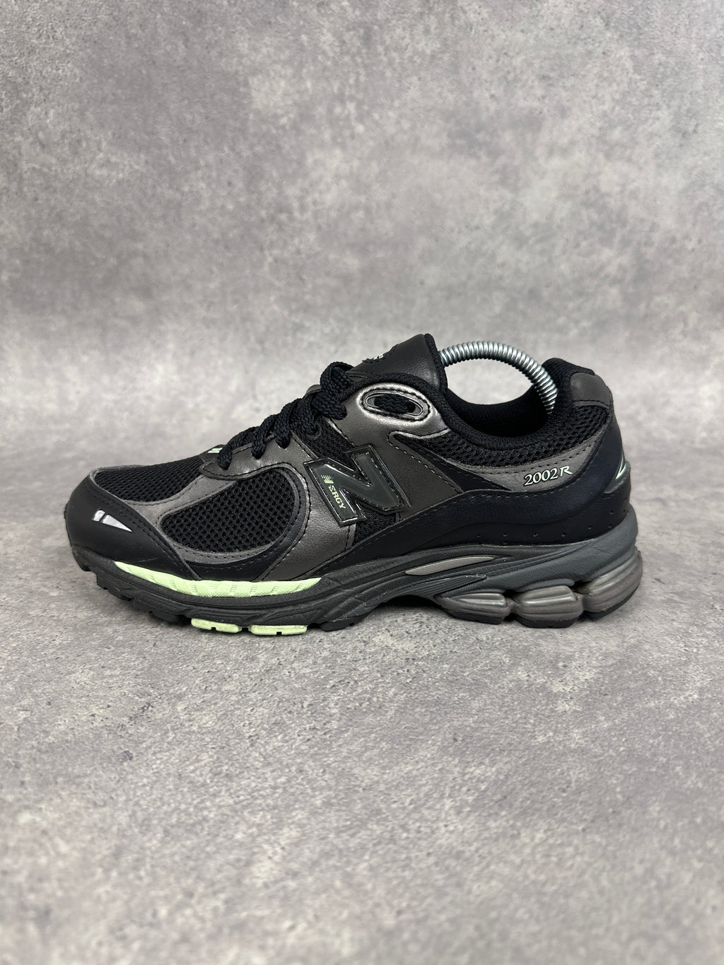 New Balance 2002R Trainers Black Grey Mint Womens UK5