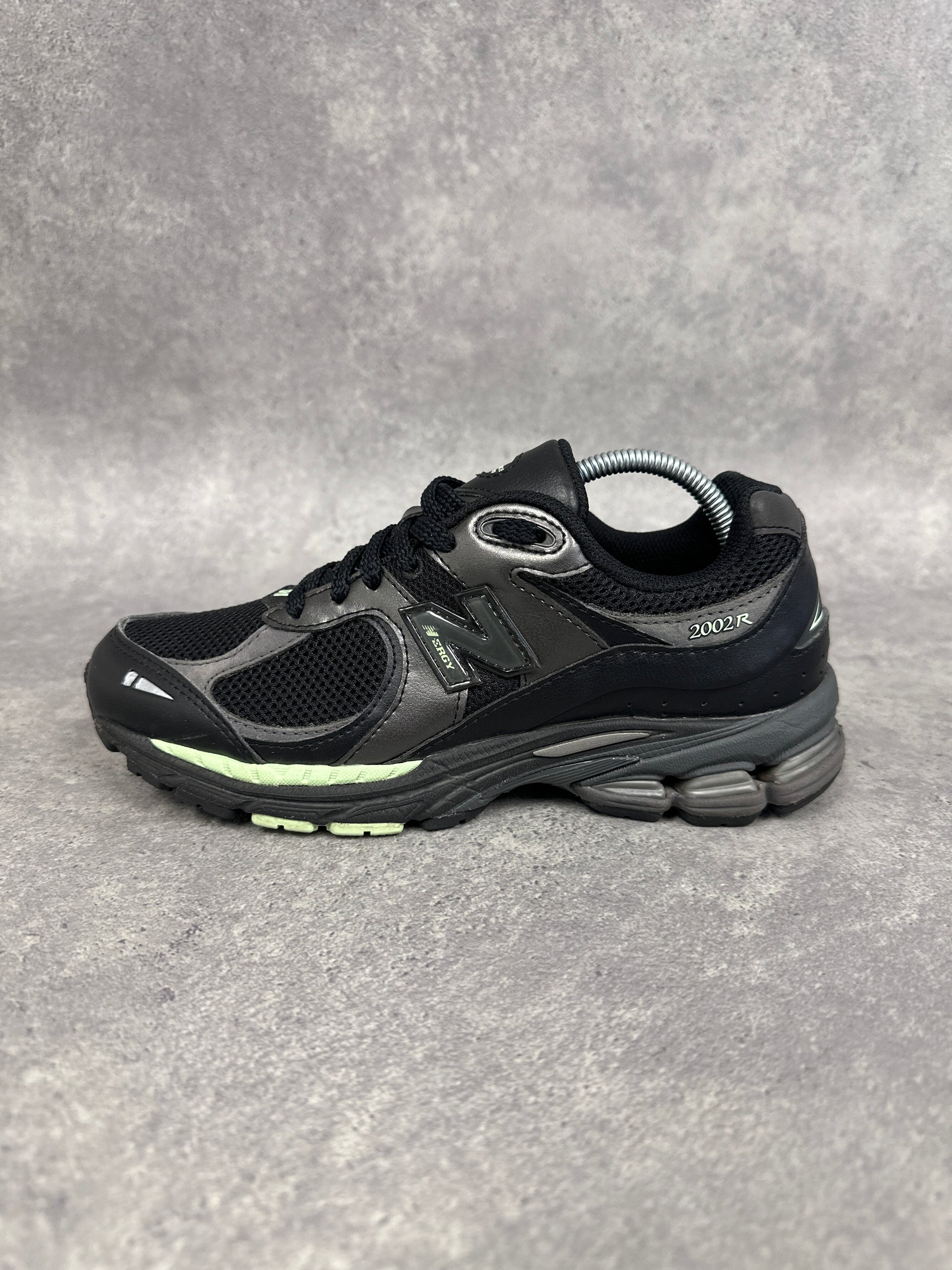 New Balance 2002R Trainers Black Grey Mint Womens UK5