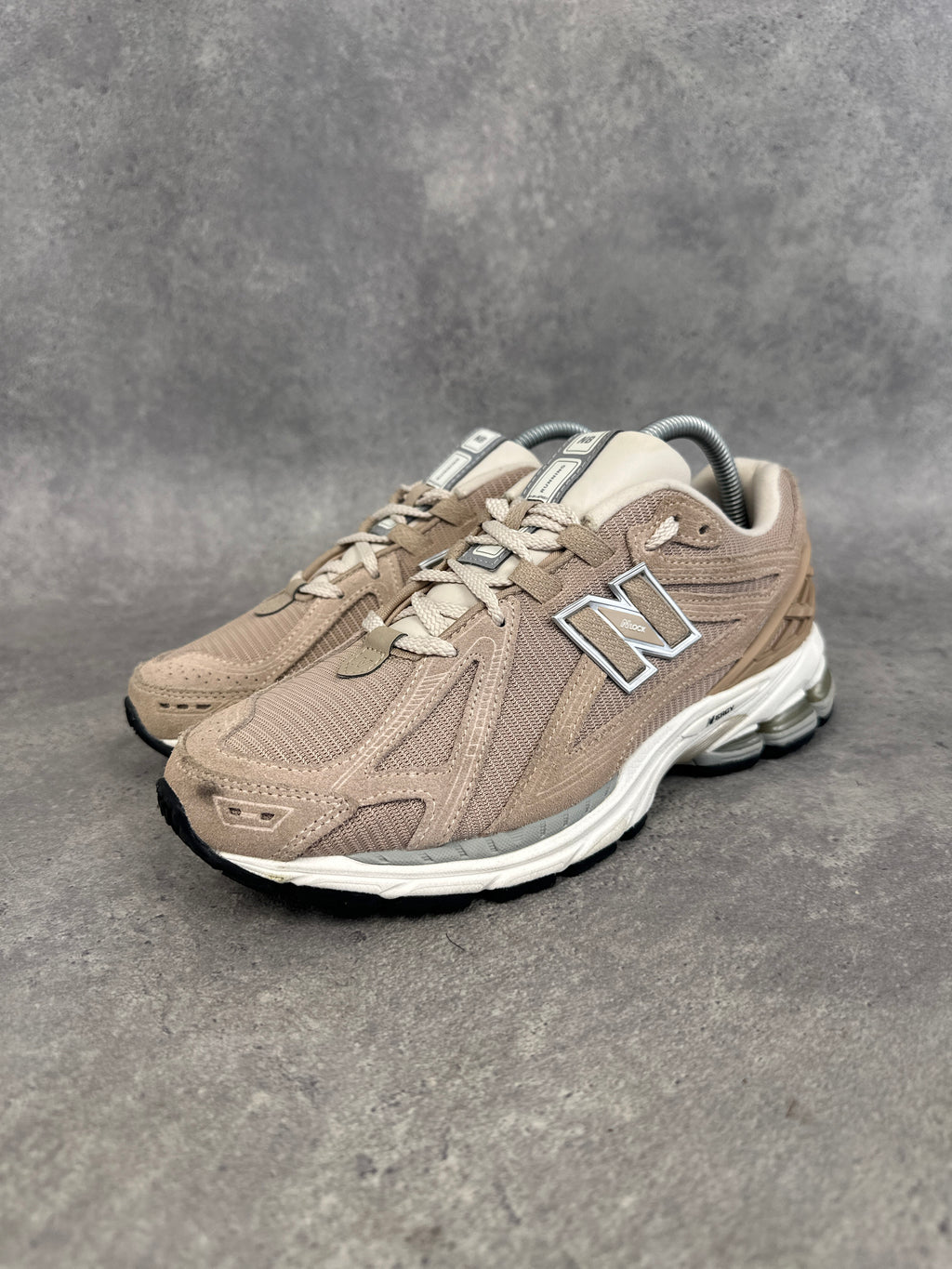 New Balance 2002R Sneakers UK 7 Beige Cream Grey