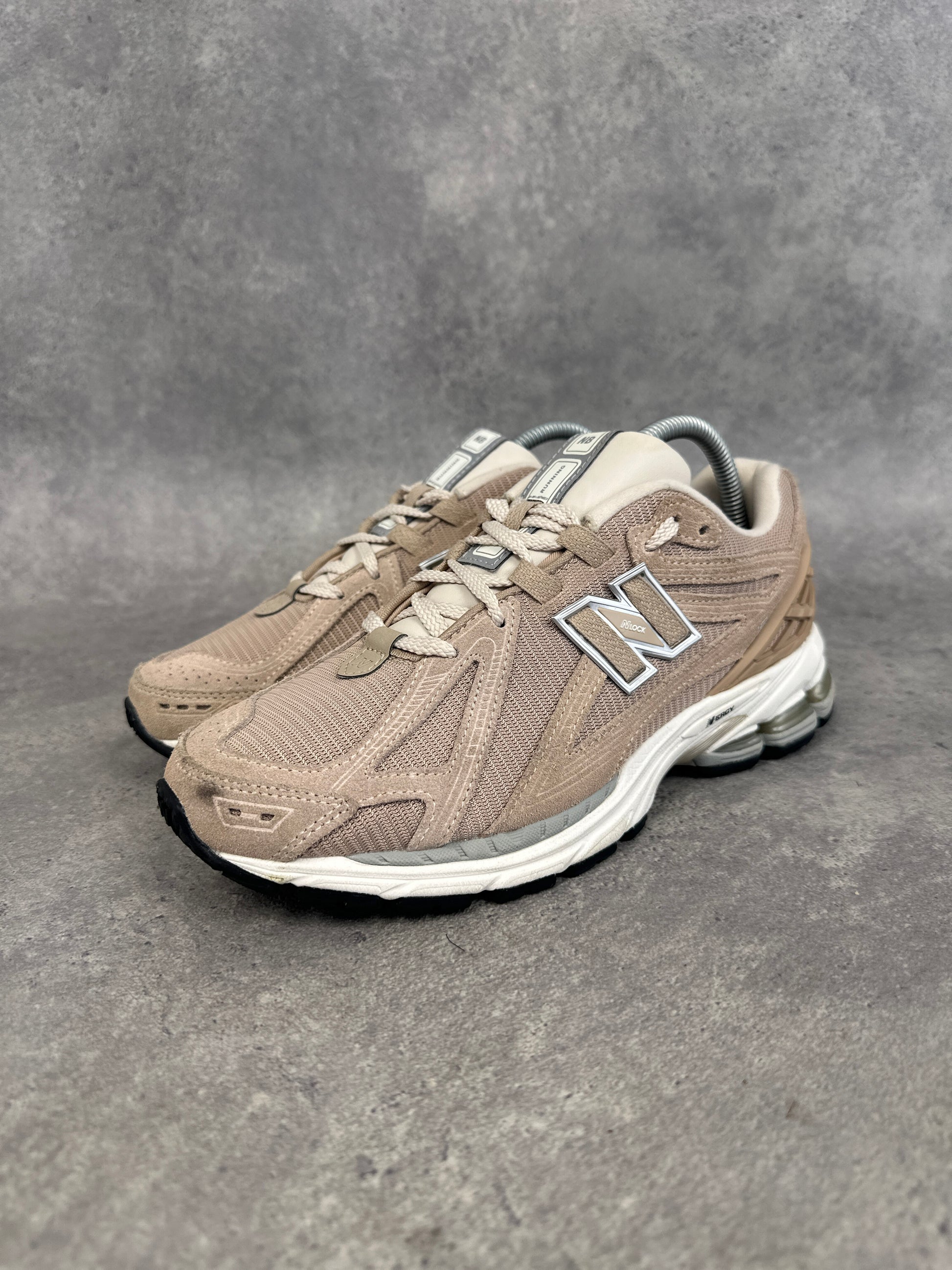 New Balance 2002R Sneakers UK 7 Beige Cream Grey
