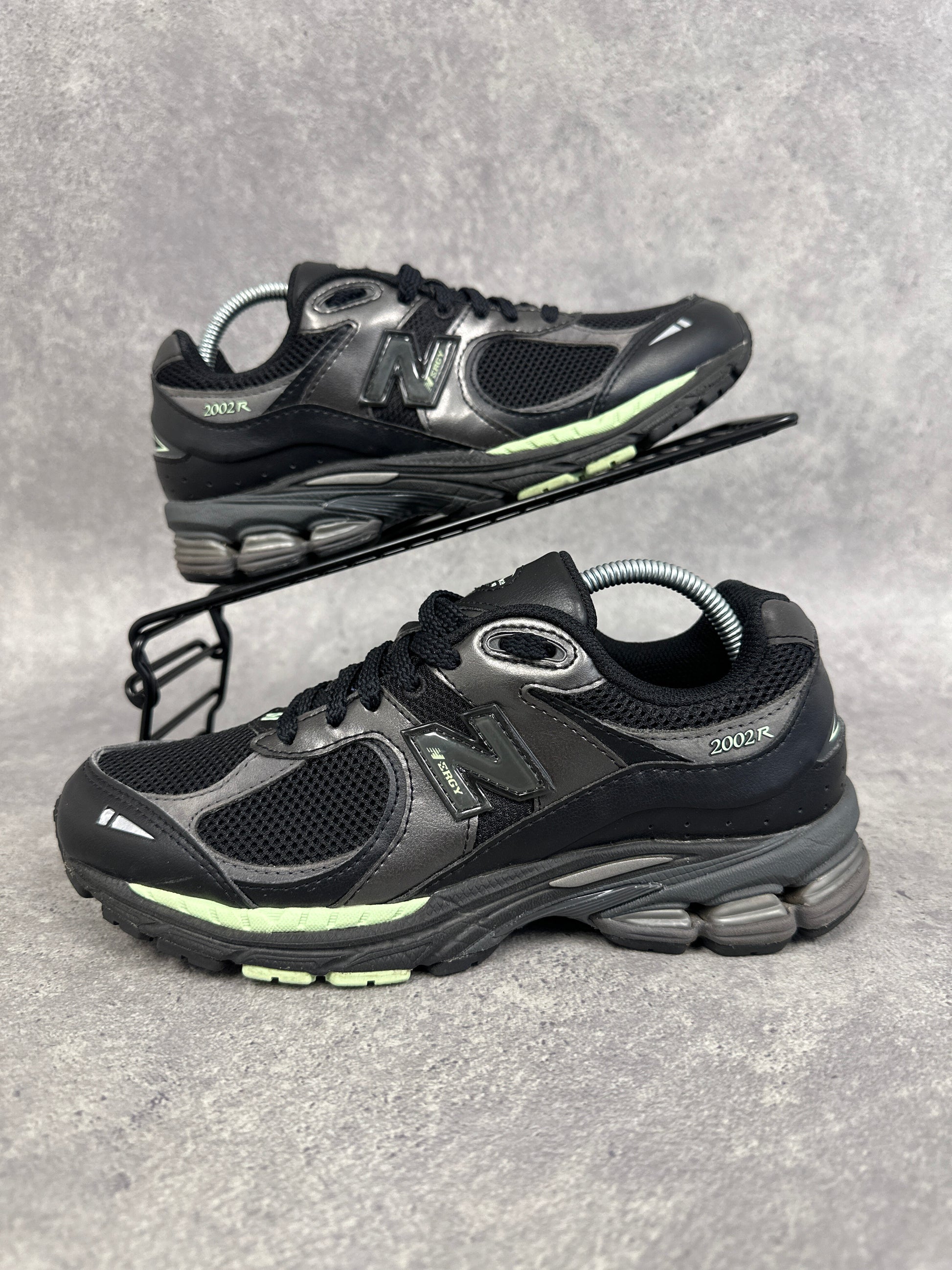 New Balance 2002R Trainers Black Grey Mint Womens UK5