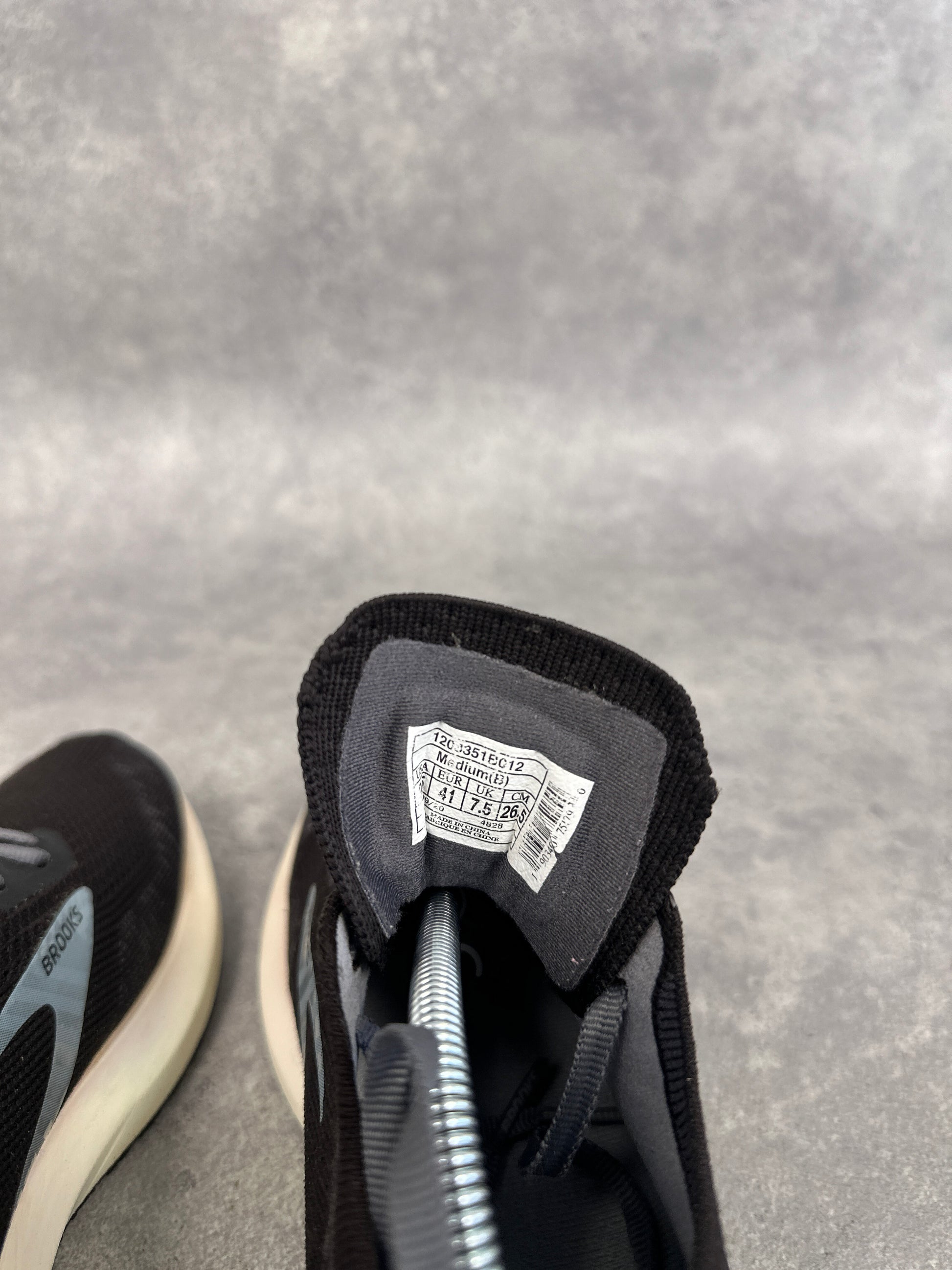 Brooks Levitate 4 Road Running Shoes UK 7.5 Black / Grey
