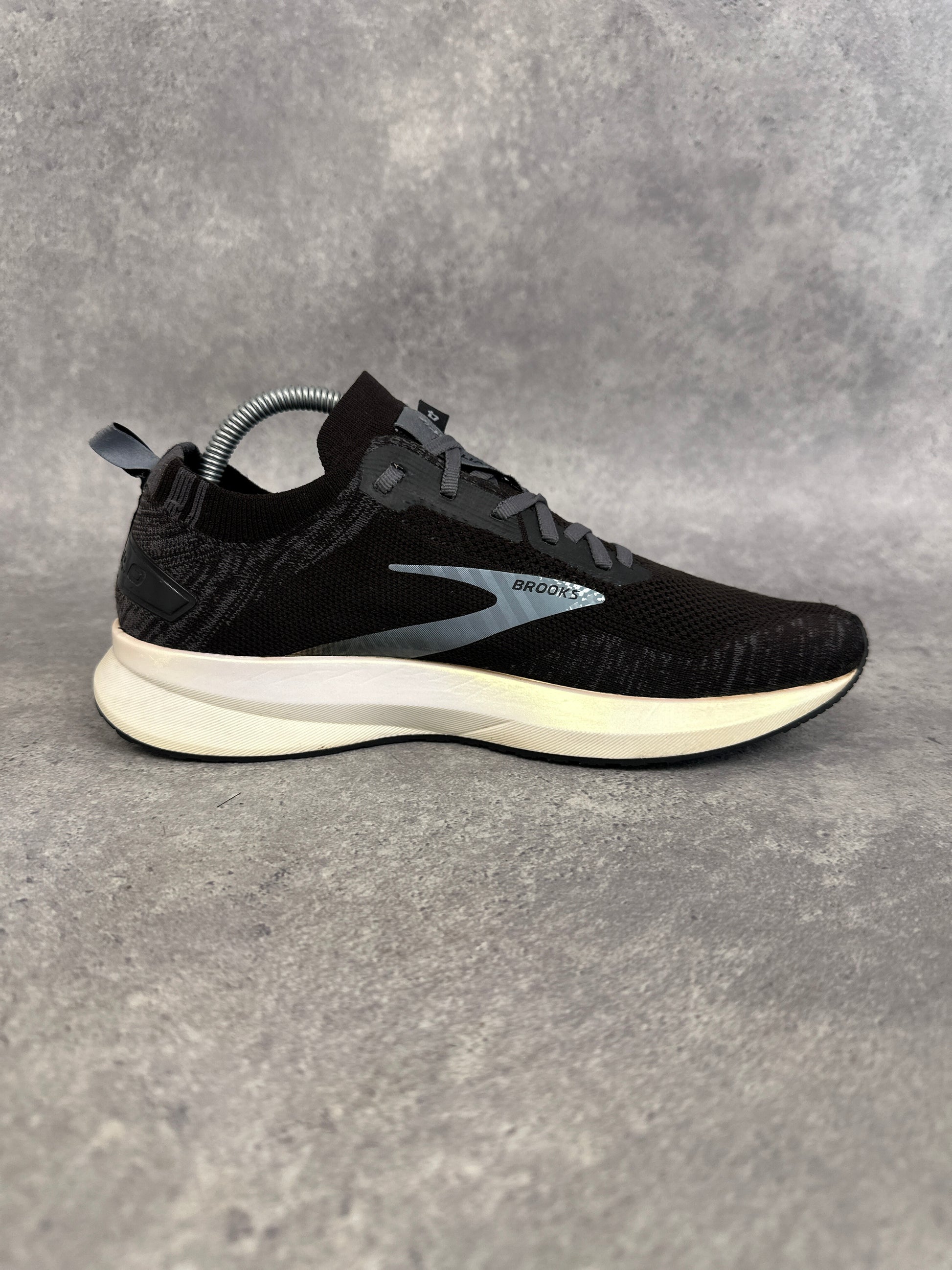 Brooks Levitate 4 Road Running Shoes UK 7.5 Black / Grey